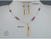 Gold plated earring with Swarovski Crystal (Ruby color)