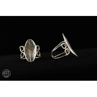 Sterling silver ring with 1 olive leaf